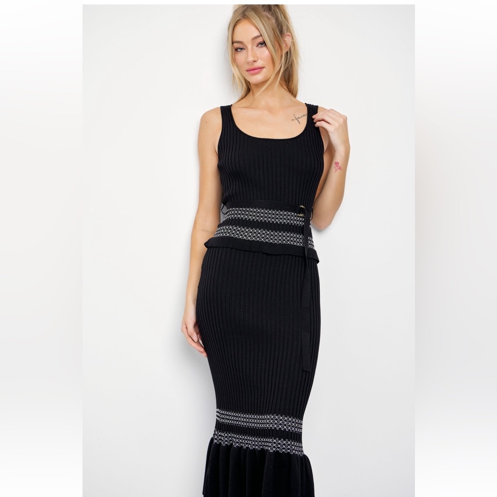 246. Pretty First Impression Rib Knit Ruffle midi dress in black - Picture 5 of 6
